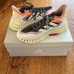 Adidas 4DFWD 2W Women’s Running Shoes Size 7.5, comes with the box